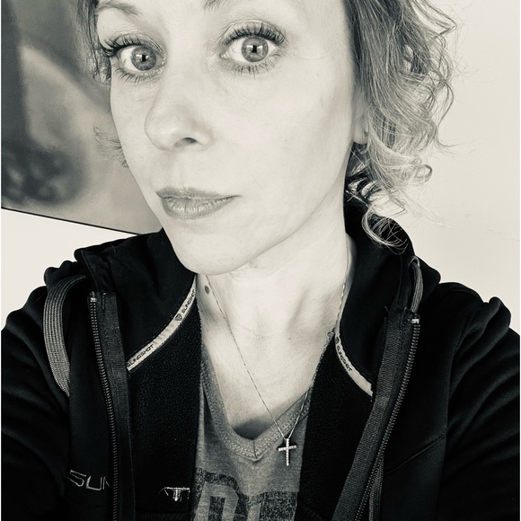 Meet your Posher, Amanda - Picture 1 of 7